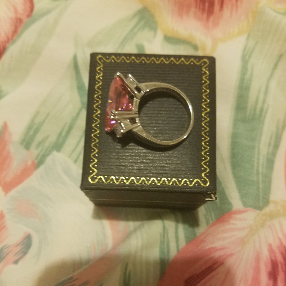 Pink engagement ring - Picture 2 of 2